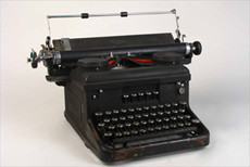Fotografia da máquina de escrever Royal H preta